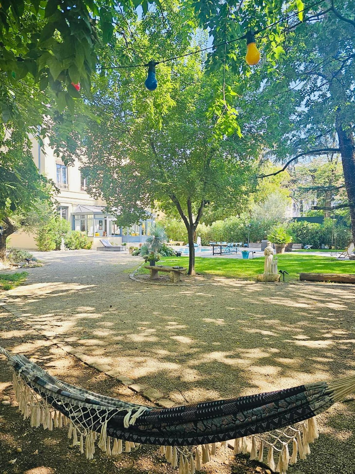Chateau Grandclement Lyon Villeurbanne Niveau Rdc - Tresor Cache En Ville Avec Vue Piscine Et Parc Exteriér fotografie