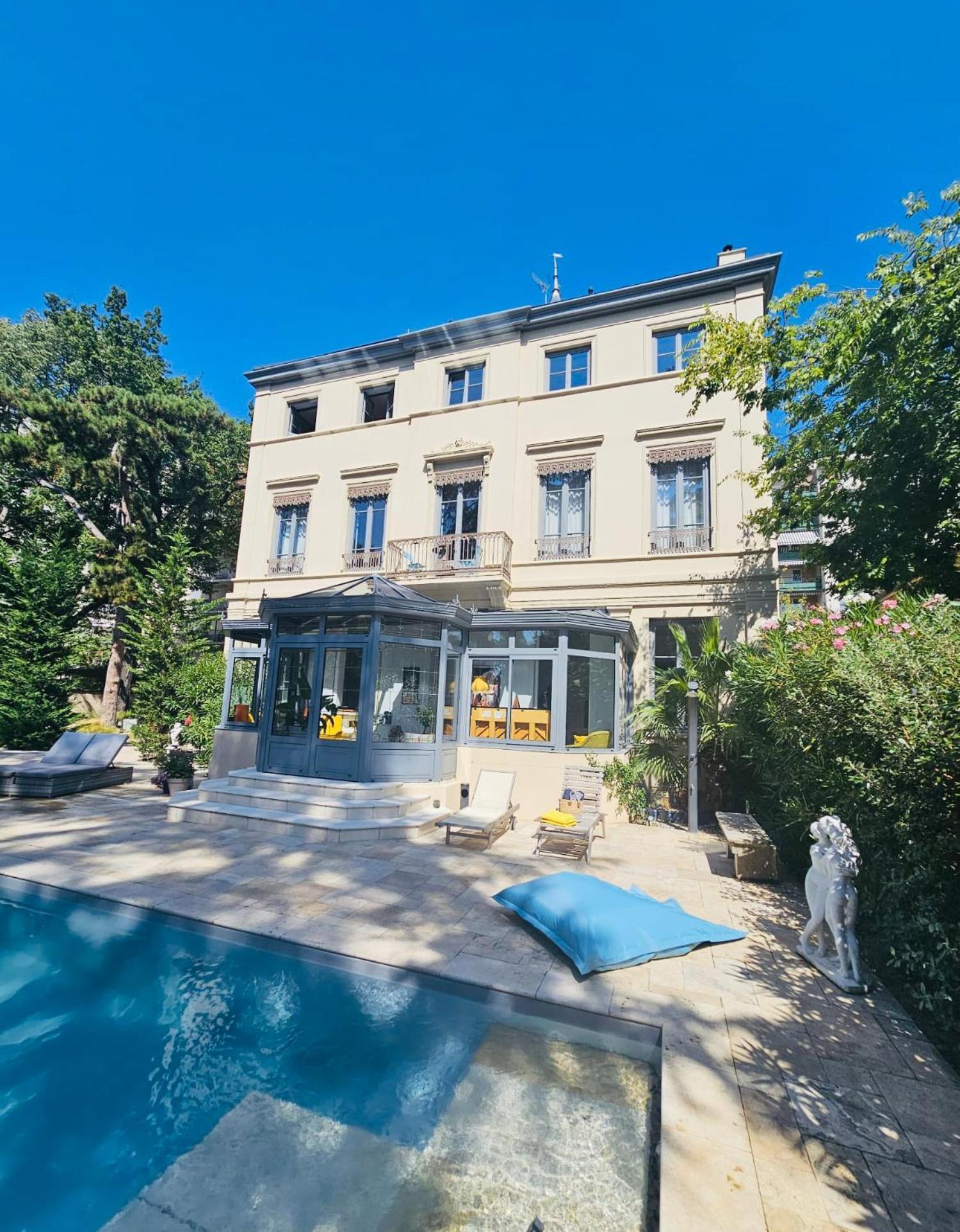 Chateau Grandclement Lyon Villeurbanne Niveau Rdc - Tresor Cache En Ville Avec Vue Piscine Et Parc Exteriér fotografie